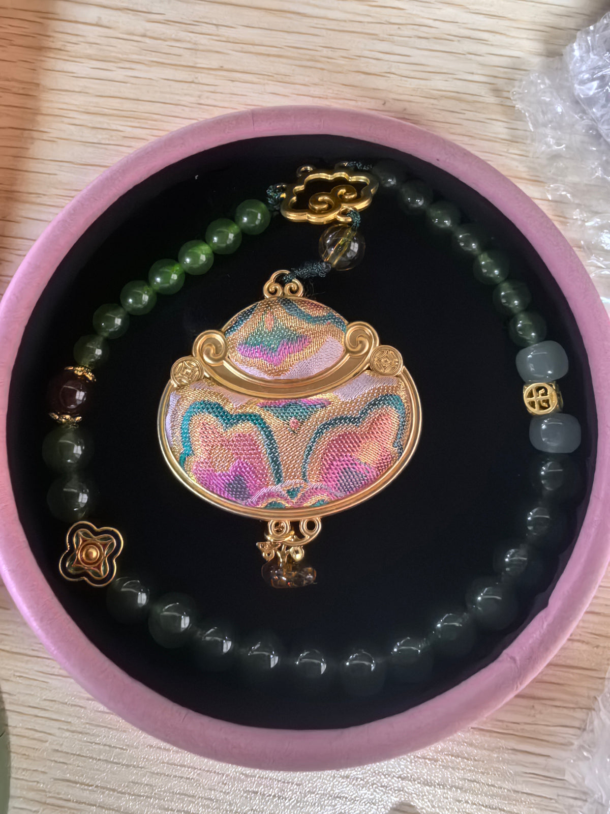 Jade cloud Song Jin brocade pendant with green beads